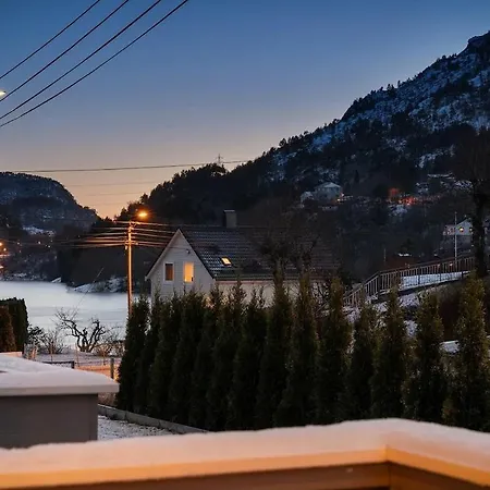 Bright And Modern 2-bed With Parking, Bbq And