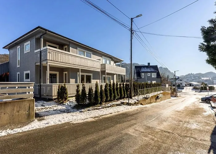 Bright And Modern 2-bed With Parking, Bbq And